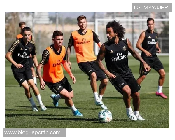 皇马留守8名一线队球员与卡斯蒂亚队员共同训练提升默契 皇马留守8名一线队球员与卡斯蒂亚队员共同训练提升默契